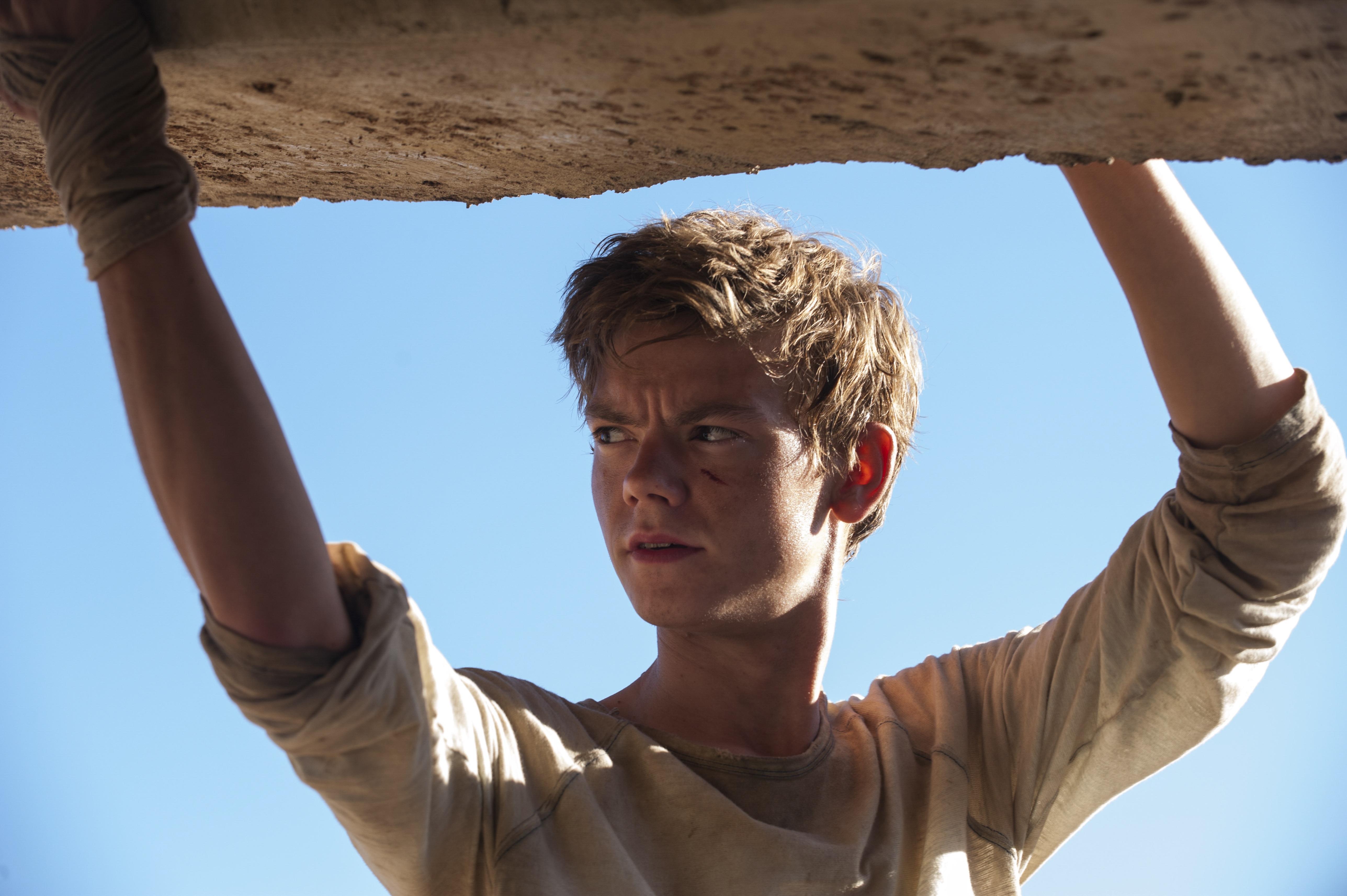 The Queen's Gambit: Thomas Brodie-Sangster Is TVs New Fit King